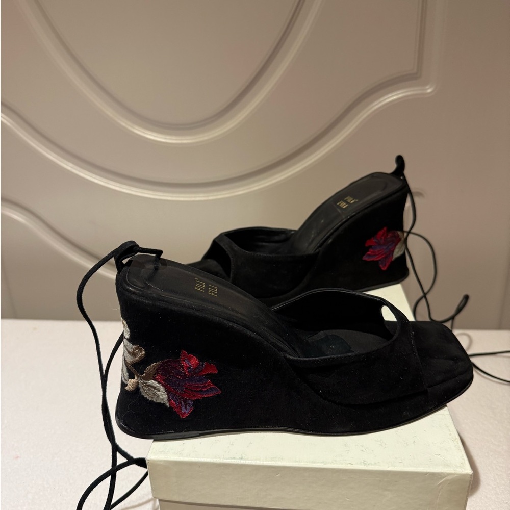 Elegant Black Embroidered Women's Shoes